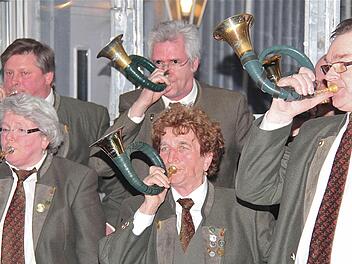 Ein letztes Halali: Die Bläsergruppe spielte bei der Jahreshauptversammlung zum letzten Mal. Danach hat sie sich aufgelöst, weil für den musikalischen Leiter kein Nachfolger gefunden wurde. Fotos: Gerd Schaar