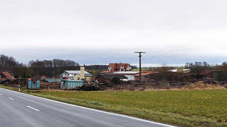 Um das Gewerbegebiet der Firma Eller in Steinsfeld (im Bild) soll ein Lärmschutzwall gezogen werden. Das sieht der vorhabenbezogene Bebauungsplan vor, den die Gemeinde Wonfurt aufstellen will.U. Langer