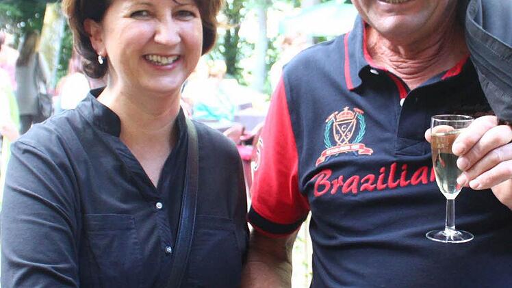 Gerd Zimmermann vom Hauenreuther Hoflädla mit Medienberaterin Iris Hahn.  Foto: Jürgen Gärtner