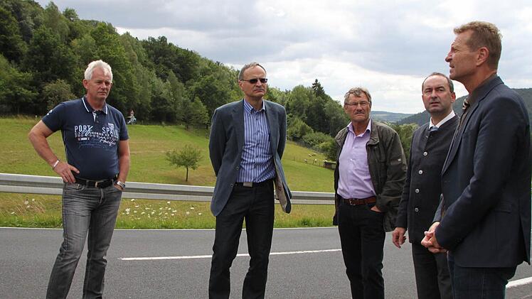 Impressionen vom Ortstermin des Zeitlofser Gemeinderats zur Straßensanierung am 28. Juli 2015. Foto: Ulrike Müller