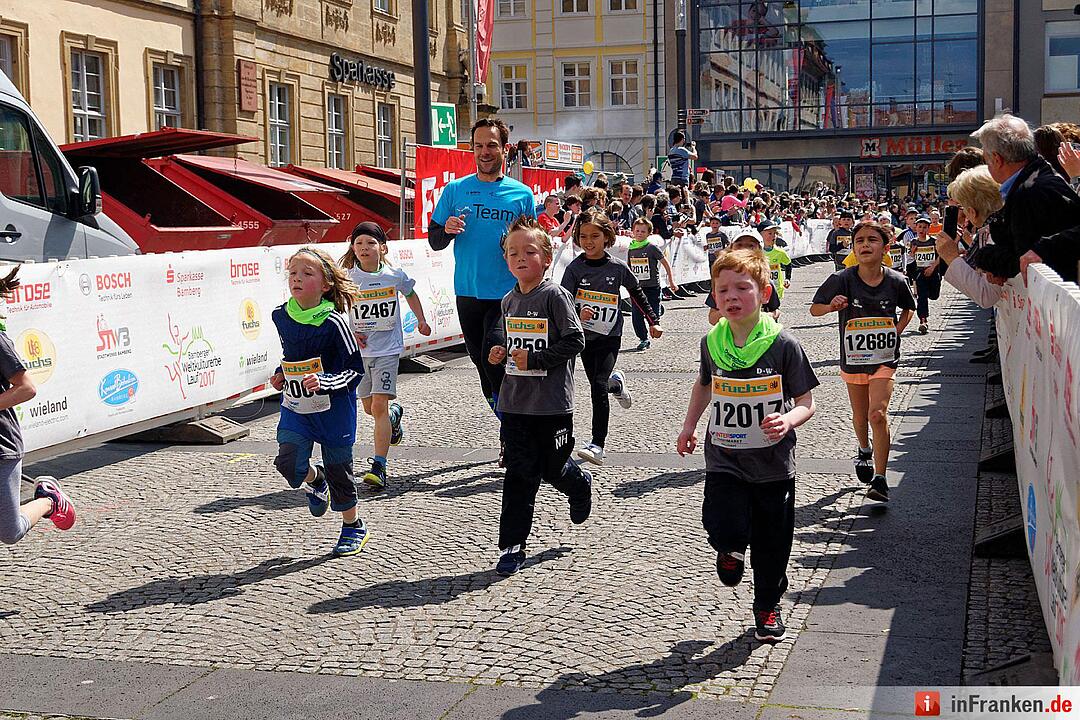 Weltkulturerbelauf 2017 in Bamberg: Der Zieleinlauf am Maxplatz