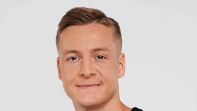 Felix Kroos, der selbst in der 2. Bundesliga gespielt hat, wird die Topspiele am Samstagabend durch sein Expertenwissen bereichern. Neben ihm steht auch der ehemalige Stürmerstar und heutige Trainer Patrick Helmes als Experte bereit.