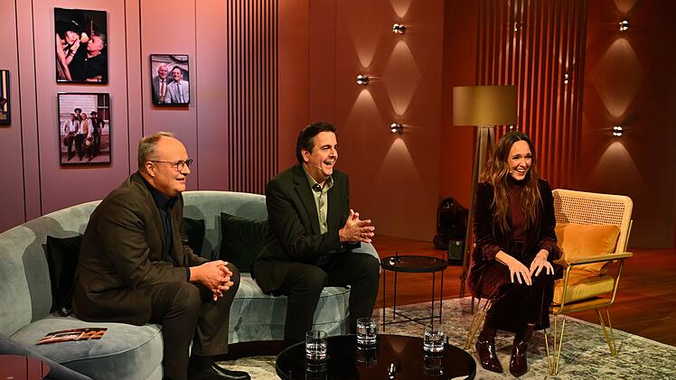 Carolin Kebekus erinnert sich mit Oliver Welke (links) und Bastian Pastewka an pers&ouml;nliche TV-Highlights.