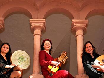 Unter dem Motto "Do durch der Werlde" l&auml;dt das auf Alte Musik spezialisierte Ensemble Triskilian auf eine Reise ins Mittelalter.  Foto: Mike L&ouml;rler