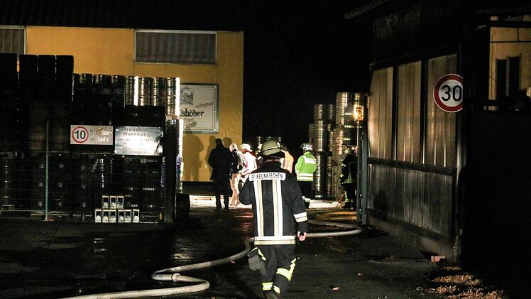Am Samstagabend brach aus noch ungeklärter Ursache ein Feuer auf dem Gelände einer Brauerei in Neunkirchen am Sand (Kreis Nürnberger Land) aus. Foto: News5/Merzbach