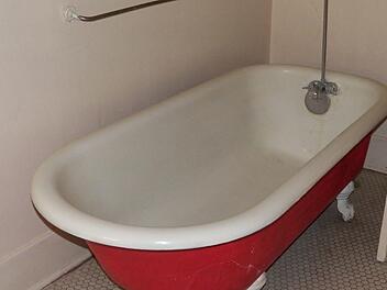 Ein Sturz mit Folgen: Eine Frau ist in ihrer Badewanne eingeklemmt worden. Kein allt&auml;glicher Einsatz f&uuml;r die Feuerwehr in Mainz. Symbolfoto: pixabay.com