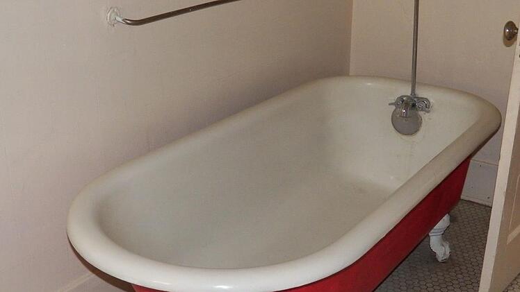 Ein Sturz mit Folgen: Eine Frau ist in ihrer Badewanne eingeklemmt worden. Kein allt&auml;glicher Einsatz f&uuml;r die Feuerwehr in Mainz. Symbolfoto: pixabay.com