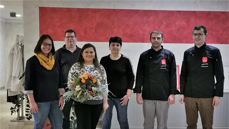 Elvira Springers Crew auf der Arbeit bei Schmitts Backstube ist stolz auf ihre Leistungen Foto: Marina Straub