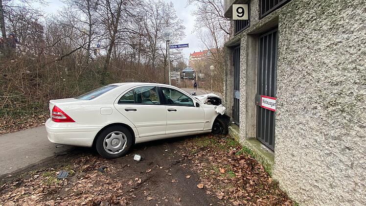 Verkehrsunfall in N&uuml;rnberger Glei&szlig;b&uuml;hlstra&szlig;e