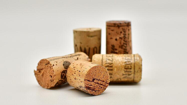 Naturkorken: der Geheimtipp gegen lästige Fruchtfliegen in der Küche.