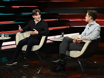 Gymnasiast Marius Lange &auml;u&szlig;erte sich hoffnungsvoll zum Thema Wehrdienst, w&auml;hrend Podcaster Ole Nymoen deutlich machte, warum er f&uuml;r Deutschland nie in den Krieg ziehen w&uuml;rde.