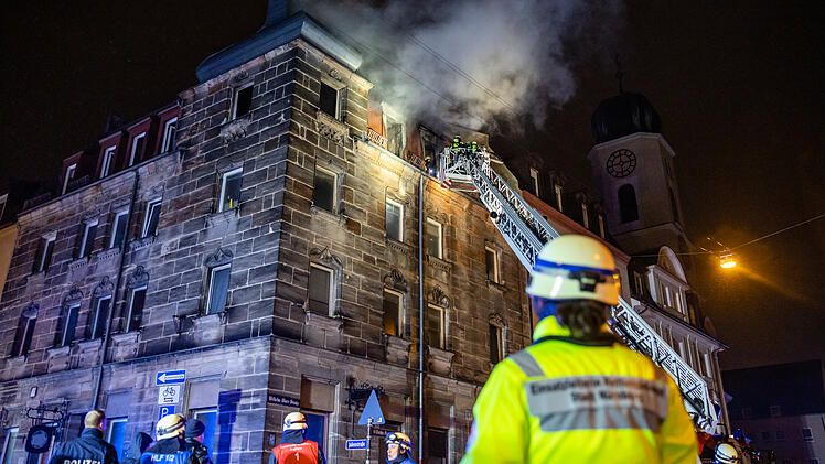 Zeugen melden Wohnungsbrand in N&uuml;rnberg