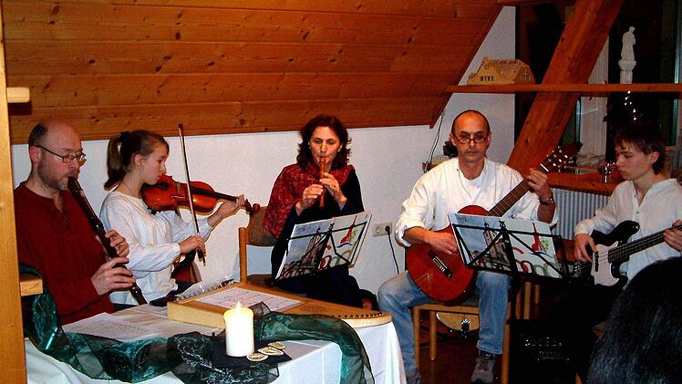 Musikalisch umrahmt wurde die Weinprobe im Sander Ratssaal von der Stubenmusik des Ensembles Zettelmeier/Selig  Fotos: Alfoms Beuerlein
