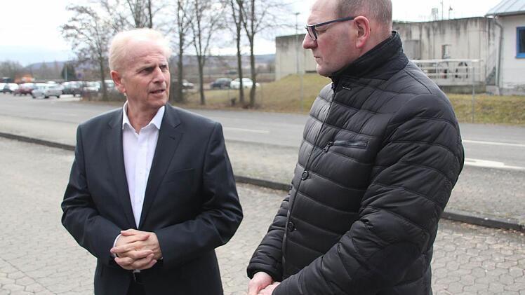 La Cour-Geschäftsführer Werner Hörnschemeyer (links) mit Zeils Bürgermeister Thomas Stadelmann