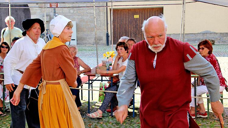 Das Hans-Sachs-Spiel "die Zähmung der Widerspenstigen" mit Rainer Kirch,  Doro Hanshans und Franz Wüst machte den Zuschauern viel Spaß. Foto: Dieter  Britz
