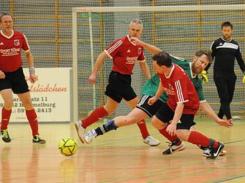 Unser Szenenbild stammt aus der Begegnung des FC Hammelburg gegen den FC Fuchsstadt (in rot). Foto: ssp