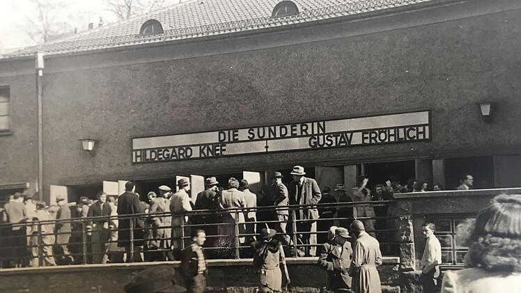 Der als "Skandalfilm" geltende Streifen "Die S&uuml;nderin" lockte 1951 die Besuchermassen ins "Burgtheater". An dessen Stelle  steht heute das Cineplex.