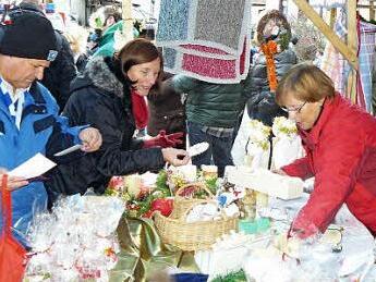 Eine große Resonanz fanden die von der Frauenunion gefertigten Artikel, mit deren Erlös in Kupferberg ein öffentlicher Bücherschrank eingerichtet werden soll. Foto: Klaus-Peter Wulf