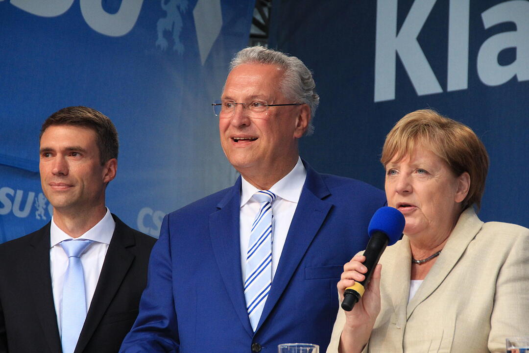 Jubel und Pfiffe für Angela Merkel in Erlangen