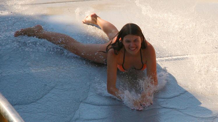 Wer kann, sucht zurzeit ein Freibad auf.  Josef Hofbauer