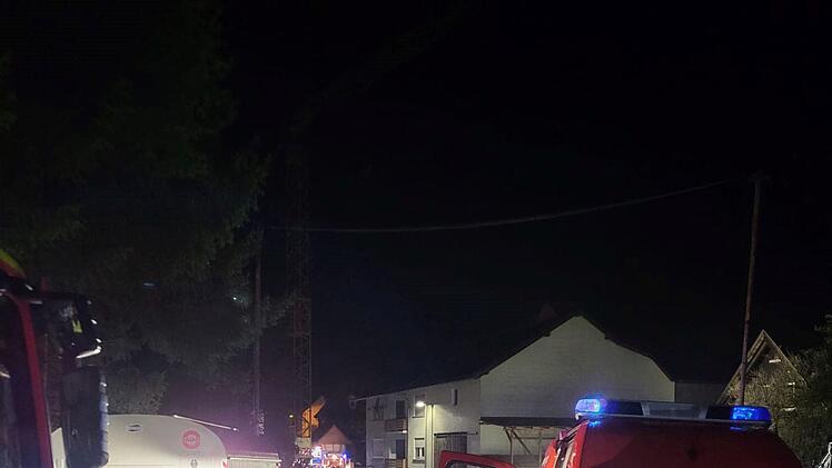 Schonungen: Gemeindeteil drohte zu überschwemmen - mehrere Feuerwehren im Einsatz