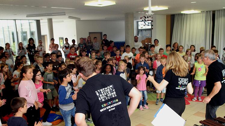 Die Schüler waren bei der "Body-Percussion" voll dabei.Günther Geiling