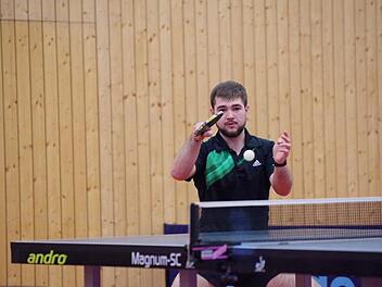 Überragender Akteur beim 9:5-Heimsieg des SV Rothenkirchen im Gipfeltreffen gegen den TTC Alexanderhütte war Philipp Girke (Bild). Der Ex-Haßlacher gewann an Position 1 seine beiden Einzel und war im Doppel mit Jens Hammerschmidt nicht zu bezwingen.  Foto: Hans Franz