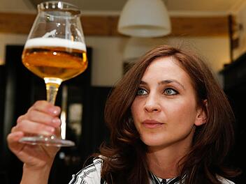 Lisa Luginger ist eine der wenigen weiblichen Biersommeliers Deutschlands.  Foto: Matthias Hoch