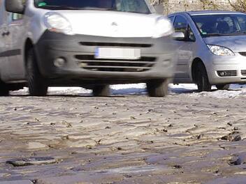 Der schlechte Zustand der Festungsstraße ist dem Bürgermeister und den Stadträten seit langem ein Dorn im Auge. Foto: Marco Meißner