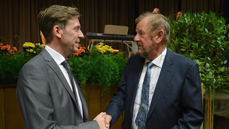 Holger Lustig (links) wurde feierlich als neuer Finanzamts-Leiter eingeführt. Bis Juni führte Wolfgang Eder die Behörde in Forchheim. Fotos: Ronald Heck