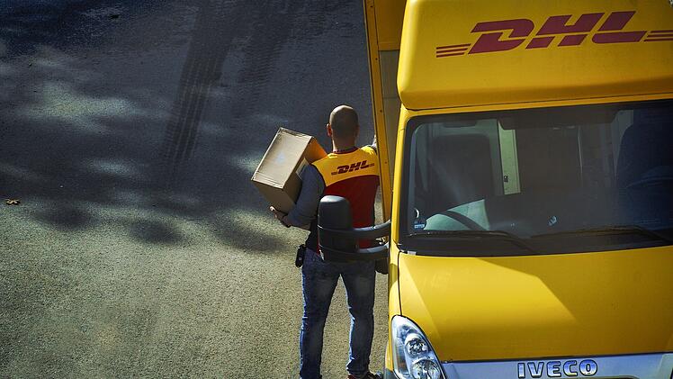 DHL setzt vermehrt auf Paketstationen.