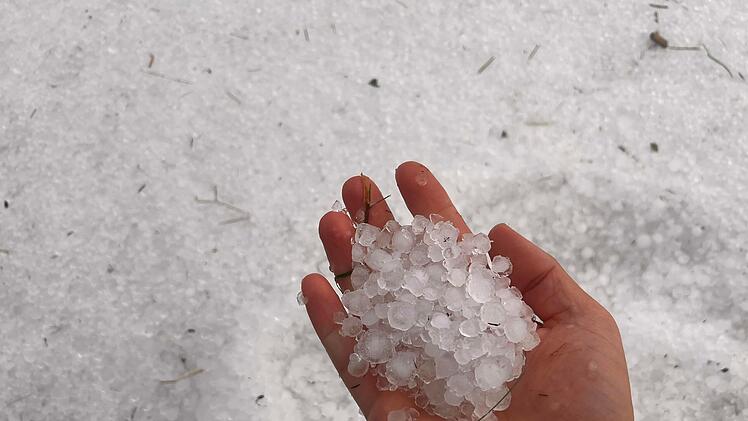 Ein Hauch von Winter im Hochsommer: Hagel und Temperatursturz auf 14 Grad