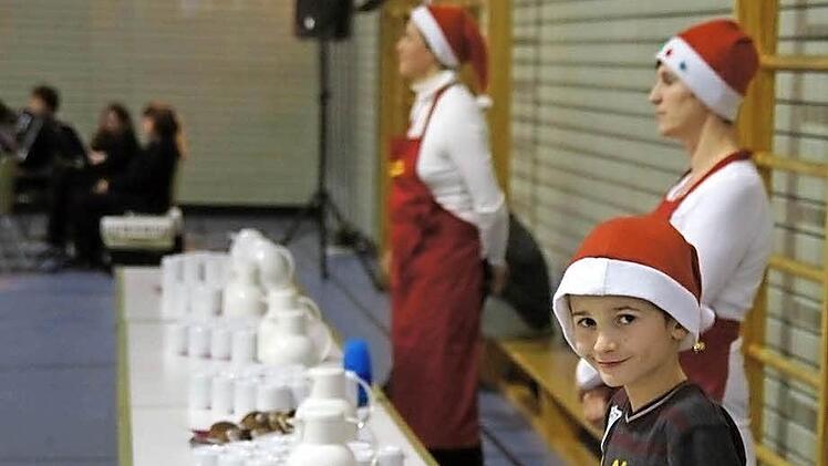 Der Förderverein proSchule übernahm die Bewirtung.