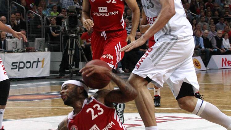 Die Brose Baskets verlieren den Krimi gegen die Bayern mit 75:76 und damit auch das Rennen um den ersten Platz. Foto: sportpress