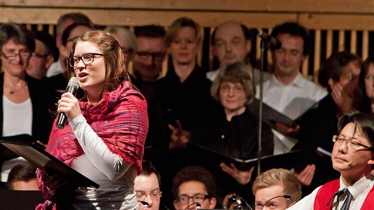 Impressionen vom Konzert des Jugendorchesters und des Musikvereins Rödental in der Franz-Goebel-Halle. Moderatorin Friederike Möbus.Foto: Jochen Berger