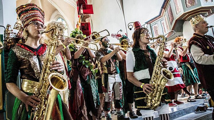 Samba-Festival in Coburg: Impressionen vom Gastspiel der Quastenflosser in der Heilig-Kreuz-KircheFoto: Jochen Berger