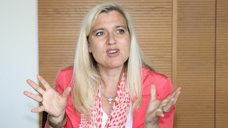 Gesundheitsministerin Melanie Huml informierte sich in Kulmbach über die Arbeit der oberfränkischen Koordinierenden Kinderschutzstellen. Sie möchte die Netzwerke stärken und ausbauen. Foto: Dagmar Besand