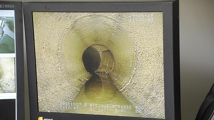 So sieht der Kanal unter dem holprigen Pflaster aus.  Foto: Andreas Dorsch