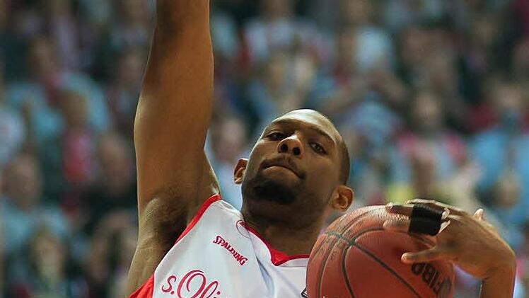Würzburgs Dwayne Anderson nach seinem Dunking. Foto: Tobias Köpplinger