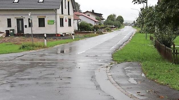 Die Döringstadter Straße ist in einem miserablen baulichen Zustand. Von hier geht es auch zum Baugebiet "Anger". Foto: Franz Böhmer