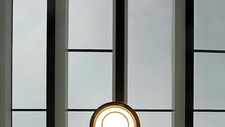 Lampen unter dem Glasdach: Da wird's nur selten dunkel...