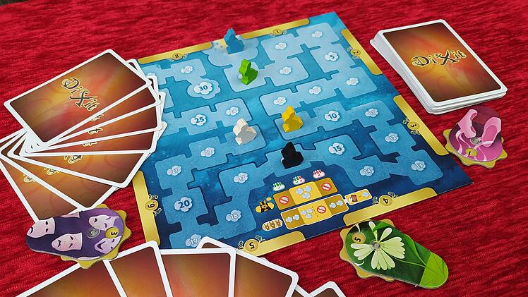 Spiele-Test Dixit: Rezension des fantasievollen Kommunikationsspiels - Spiel des Jahres 2010