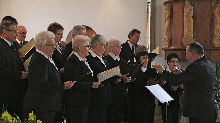 Feierliche Ordination in Waizenbach. Foto: Gerd Schaar