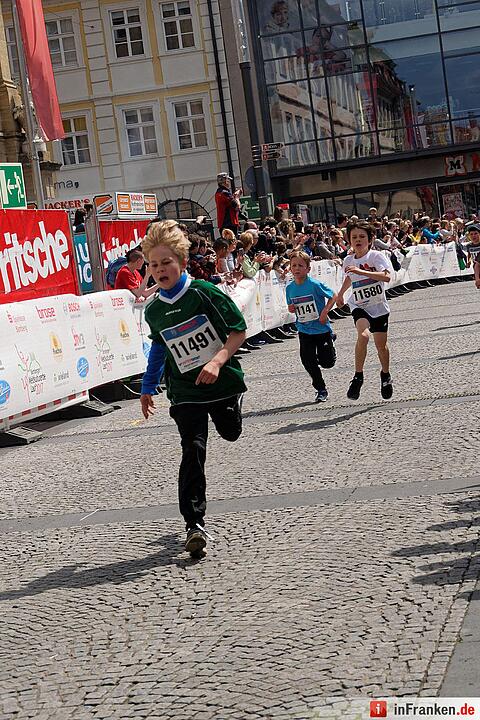 Weltkulturerbelauf 2017 in Bamberg: Der Zieleinlauf am Maxplatz