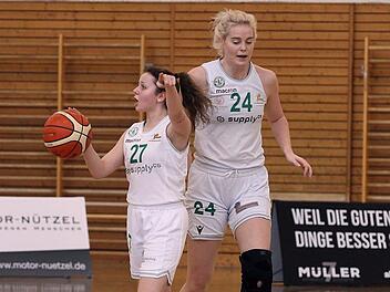 Wohin des Weges? Zum aktuellen Zeitpunkt ist es völlig unklar, wie es mit den Basketballerinnen der DJK Bamberg um Jana Barth (l.) und Erica Balman in der kommenden Saison weitergeht. sportpress