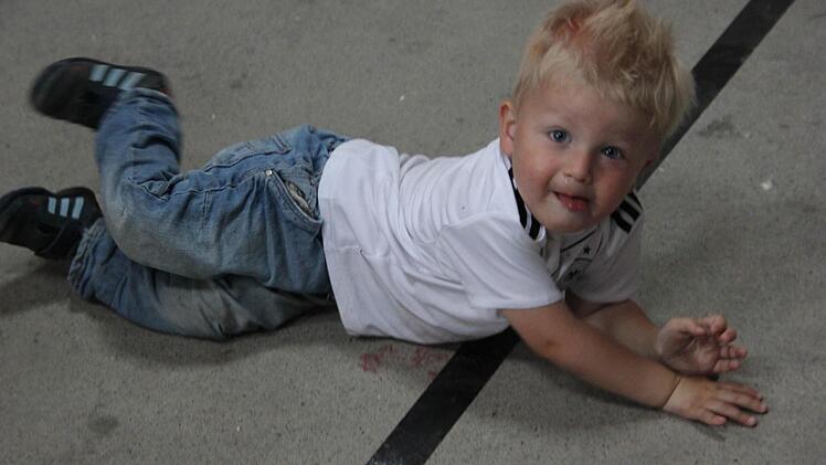 Vor Freude rollt der kleine Fritz durch die Kühnlenzpassage