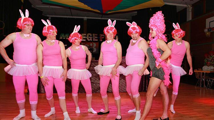 Erotische Bunnys (Männersportgruppe des TVU unter der Leitung von Thomas Schneider)Foto: Christian Prysok