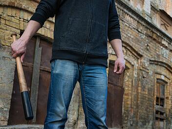 Würzburg: Mit Baseballschläger auf Kopf eingeschlagen - Zwei Männer nach Streit festgenommen