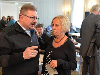 Nähe zur CSU-Fraktion: Annerose Ackermann mit CSU-Stadtrat Michael Kalb    Foto: Ronald Rinklef