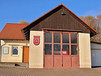Das Tor zum Feuerwehrgerätehaus in Wüstenwelsberg wird nächstes Jahr ersetzt. Helmut Will